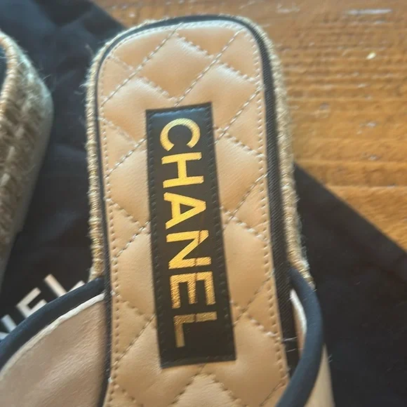 Chanel Black and Beige Mules with CC Design Sz 7 New w defects-store display - Picture 5 of 16